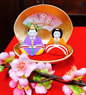 雛人形で彩る陶磁器会館.jpeg